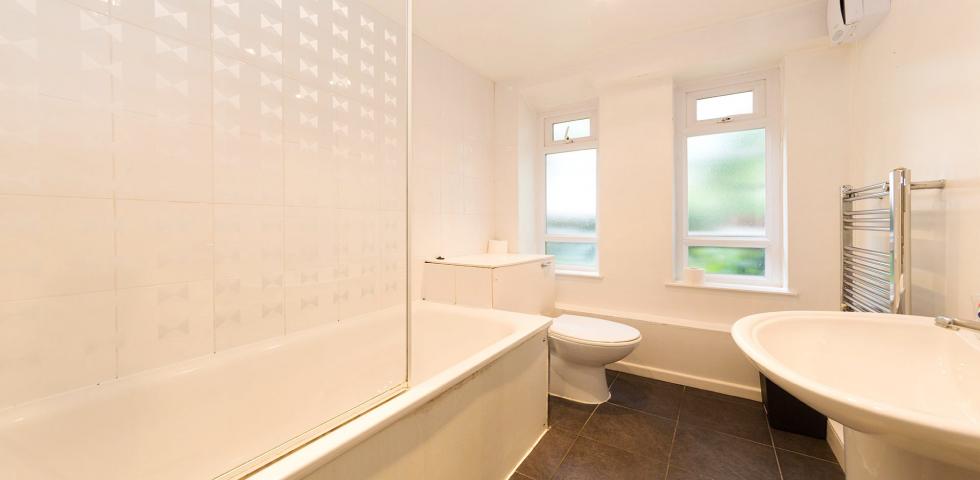 			NEW INSTRUCTION, 2 Bedroom, 1 bath, 1 reception Flat			 Mapesbury Road, KILBURN/BRONDESBURY